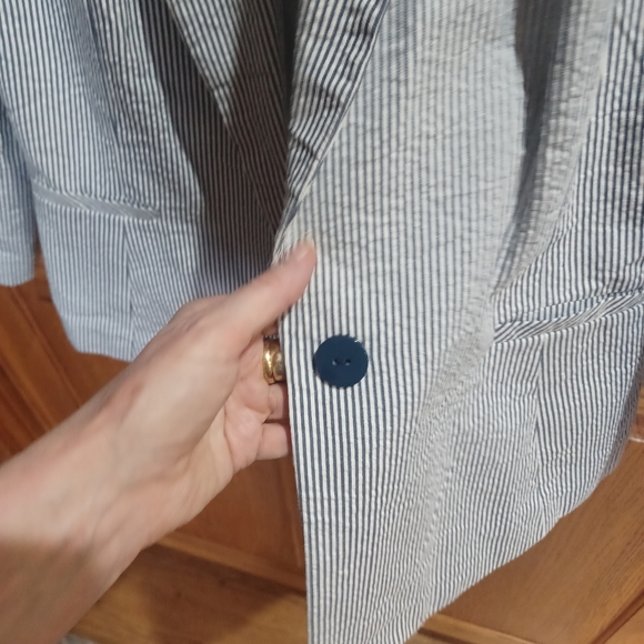 BRITISH KHAKI BLUE WHITE STRIPE SEERSUCKER COTTON BLAZER NWT SIZE MEDIUM - Picture 3 of 16